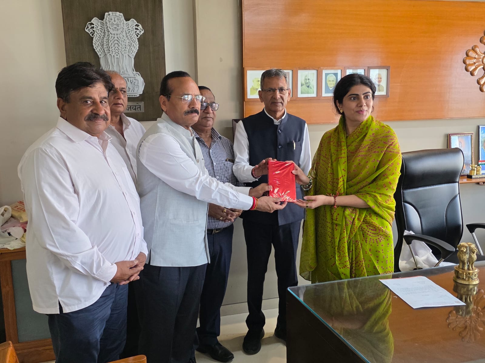 મંત્રીશ્રીઓ સાથે શુભેચ્છા મુલાકાત